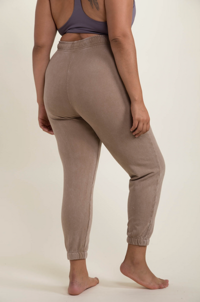 CURVY Mineral-Washed Billow Cuffed Joggers